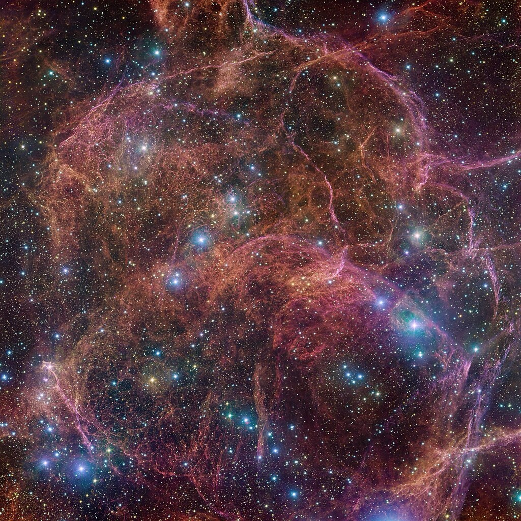 Cientistas Desenvolvem Método para Detectar ‘Cicatrizes’ no Espaço-Tempo Causadas por Supernovas