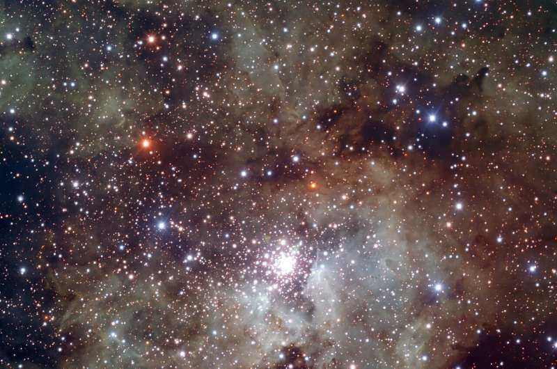 Titãs estelares em rotação: Hubble revela um dos sistemas binários mais massivos da Via Láctea